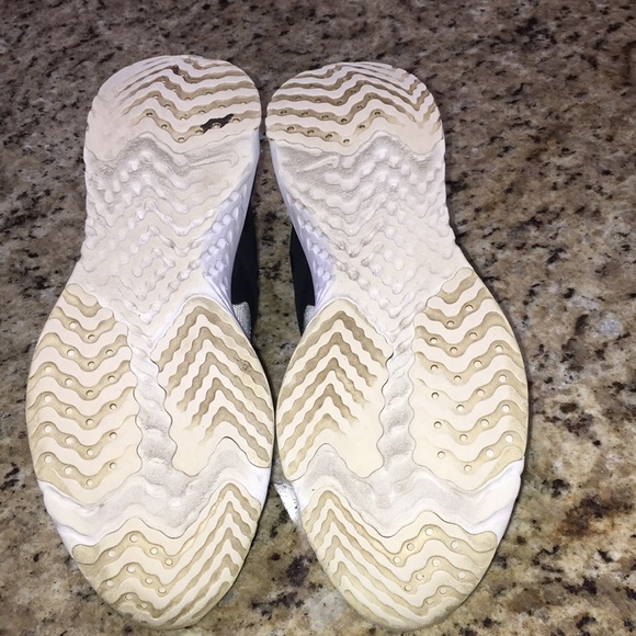 Nike Odyssey React 2 Flyknit Black White - Picture 7 of 11